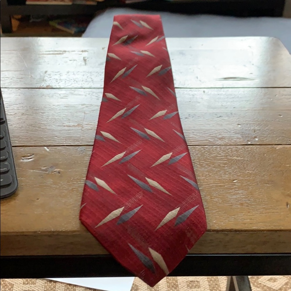 EUC Crestview Maroon Tie